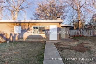 Building Photo - 4460 Circle Pl NE