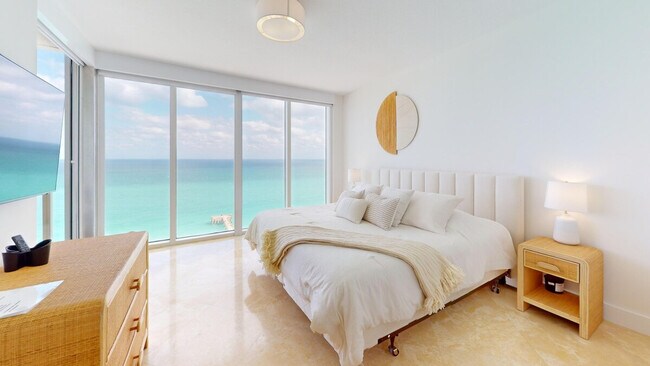 Building Photo - 16711 Collins Ave