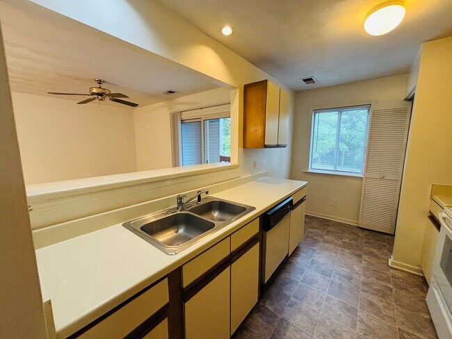 Building Photo - 401 Berryfield Ln