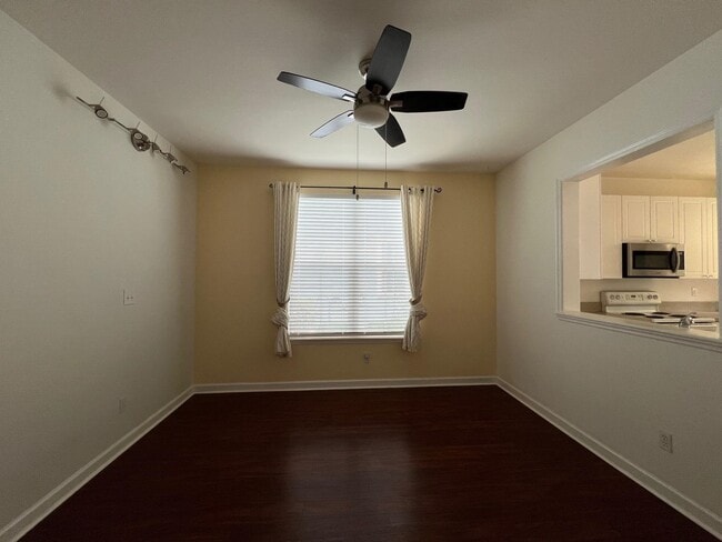 Foto del edificio - 3687 Longfellow Rd