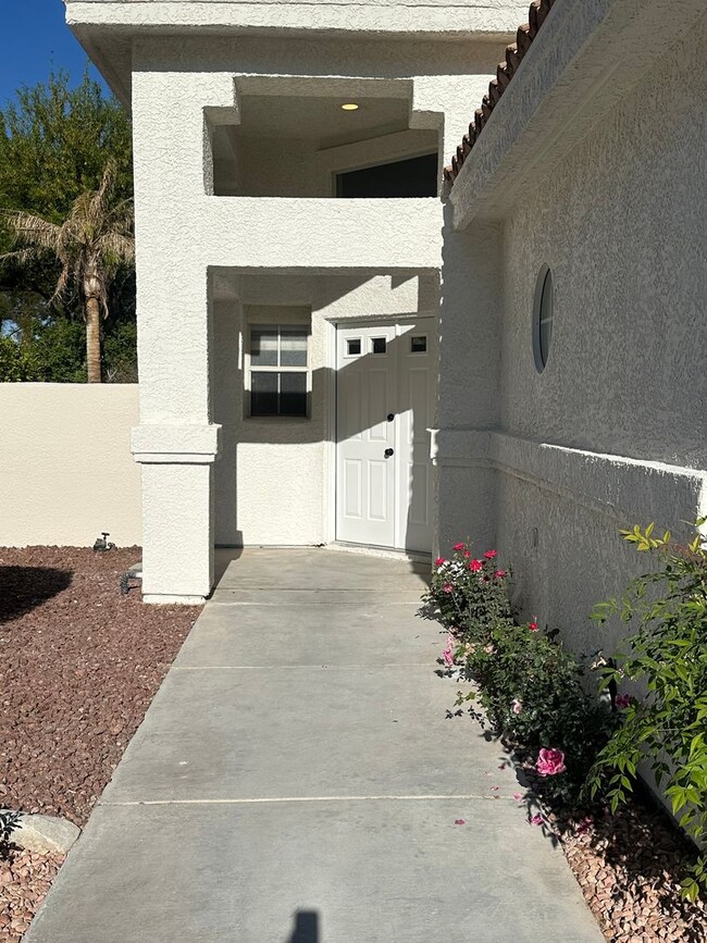Foto del edificio - STUNNING DESERT SHORES MINUTES FROM THE LA...