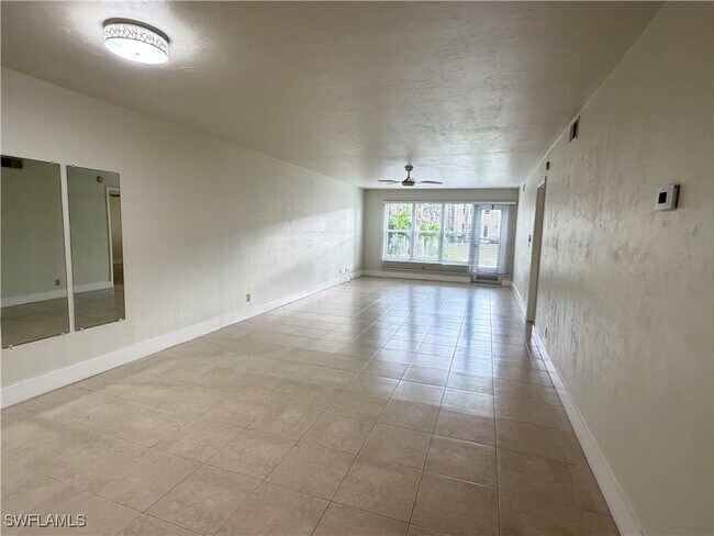 Foto del edificio - 4210 Looking Glass Ln
