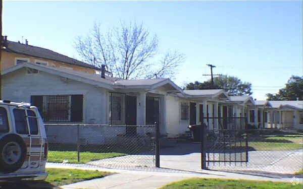 Primary Photo - 4419 Towne Ave