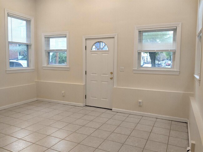 Foto del edificio - 83 Yorktown St