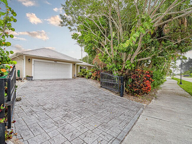 Foto del edificio - 1716 Indian River Dr