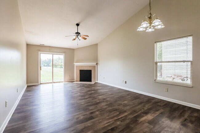 Foto del edificio - 5384 Lakeside Manor Dr