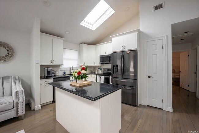 Building Photo - 63 Hildreth Pl