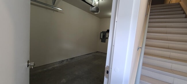 Building Photo - 550 Sandison St