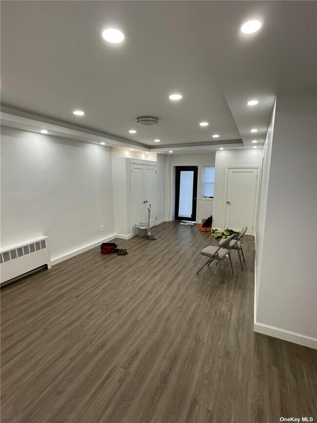 Foto del edificio - 30-61-61 47th St