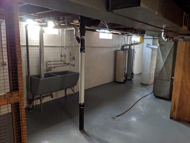 Foto del edificio - 2139 W Silver Spring Dr