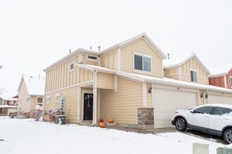 Building Photo - 384-1320 1320 E
