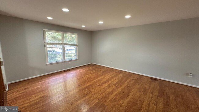 Foto del edificio - 4725 Salterforth Pl