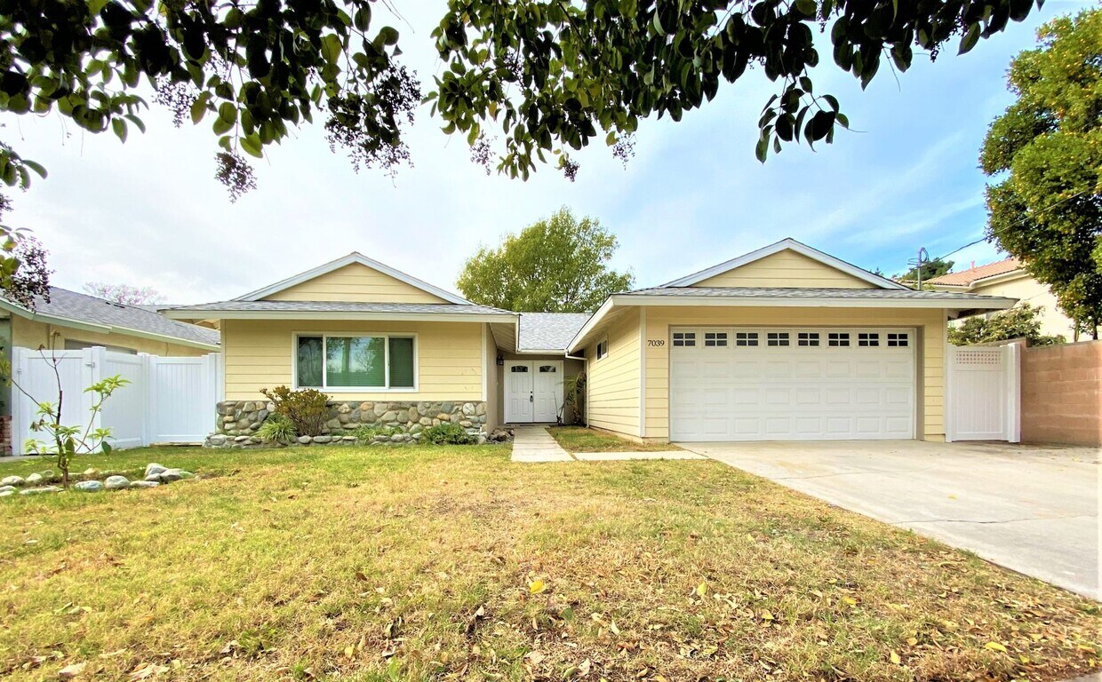 Foto principal - Spacious 3-Bedroom Retreat with Newly Reno...