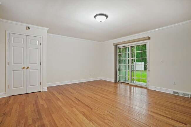Building Photo - 6 Silvermine Ave