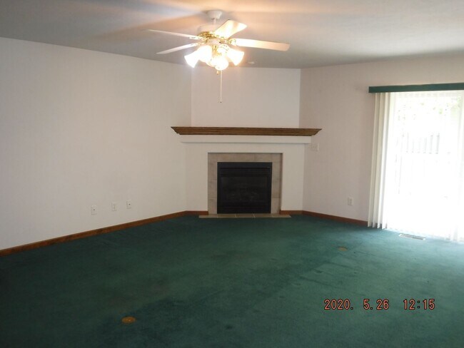 Building Photo - Spacious 3 Bedroom Home in Aspen Place Nei...