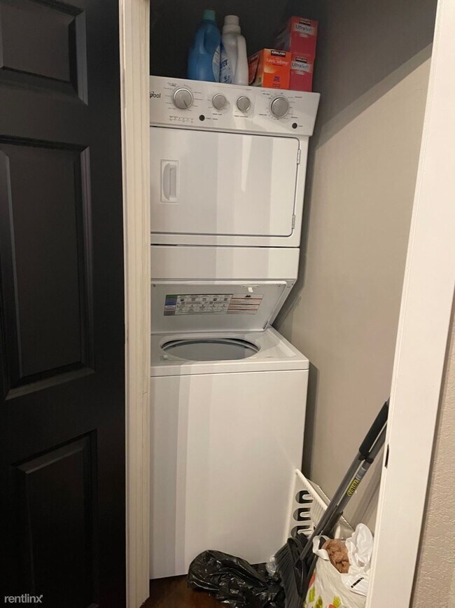 Foto del edificio - 2 br, 1 bath Duplex - 611 East Pleasant St...