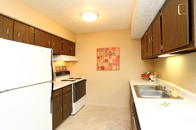 Kitchen - Shadow Ridge Apartments