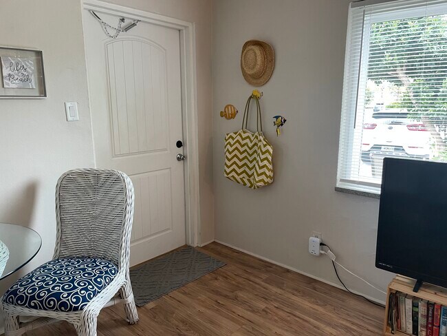 Building Photo - 410 S Miramar Ave