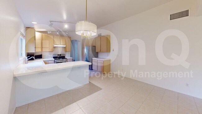 Building Photo - 144 E Mesquite Crest Pl
