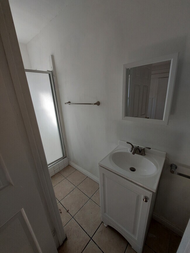 Foto del edificio - 1600 W 37th St