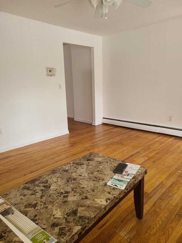 Primary Photo - 1233 E 222nd St