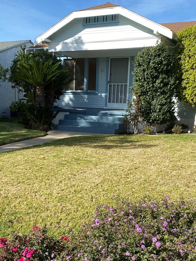 Pleasant afternoon view - 821 E Verdugo Ave