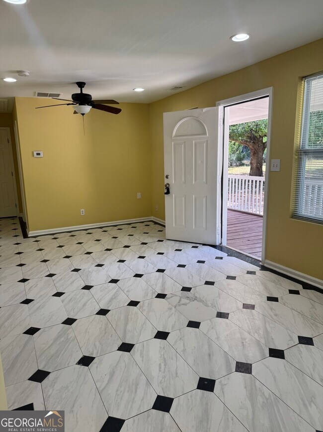 Foto del edificio - 400 Tunis Rd