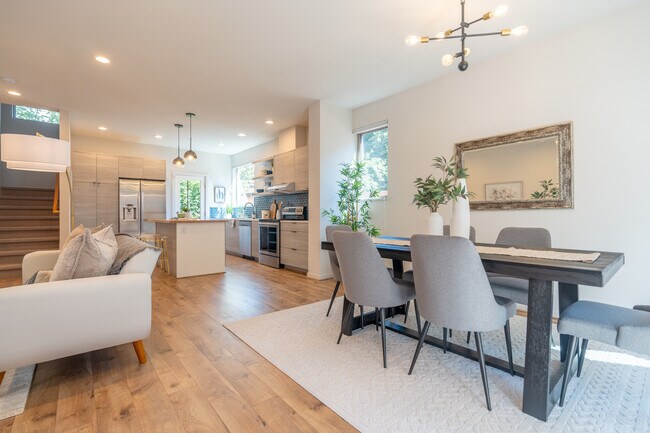 Sala, comedor y cocina - 424 26th Ave S