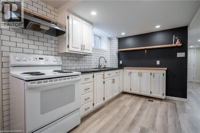 Photo du bâtiment - 98 Lynbrook Dr