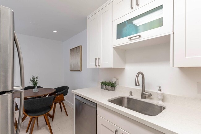 Building Photo - 5305 Ridgeview Cir