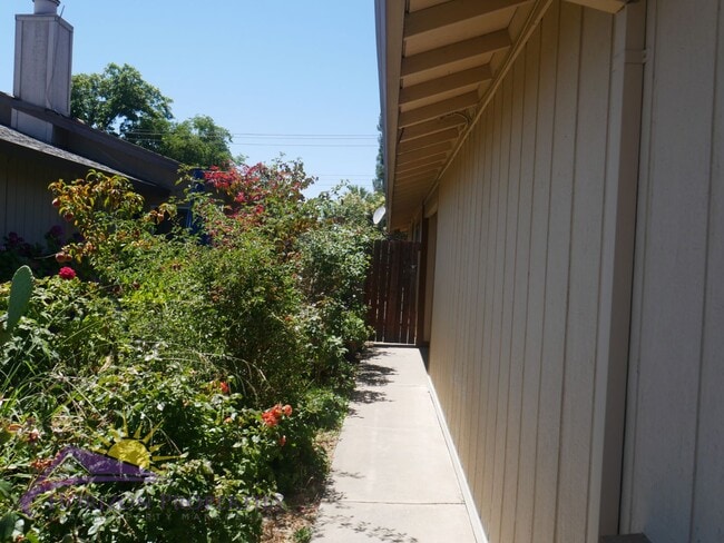 Photo - 6826/6828 Klingon Ct Apartment