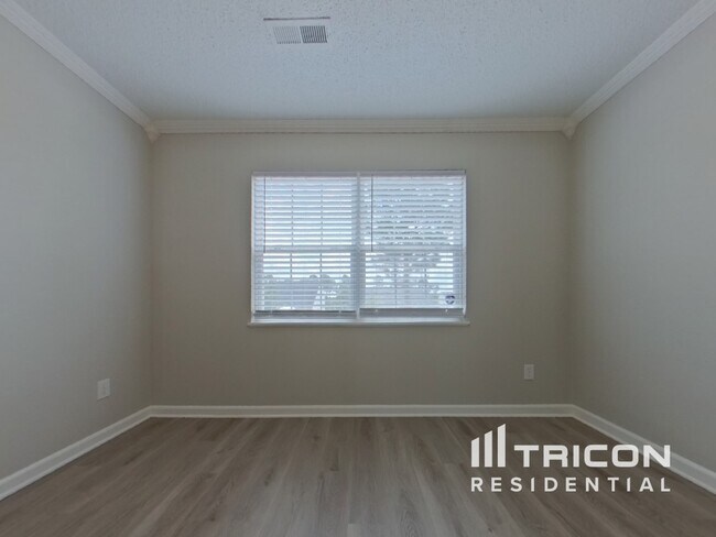 Foto del edificio - 661 Thornhill Dr