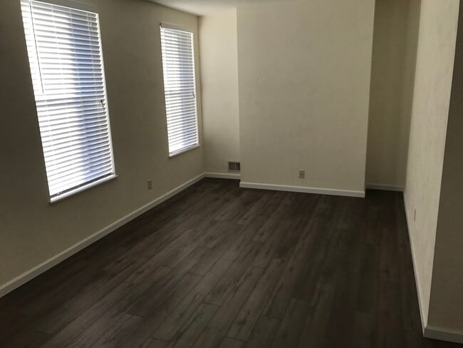 Building Photo - 507 6th St Building Photo - 507 6th St