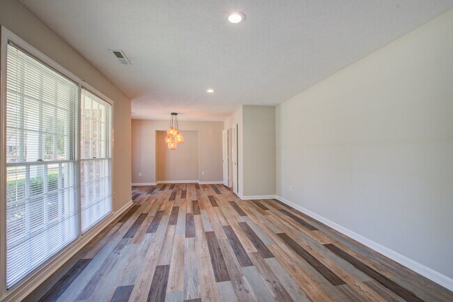 Foto del edificio - 1805 Chelwood Cir