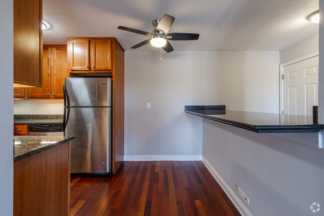 1HAB, 1BA - Comedor - 7520 W Grand Ave