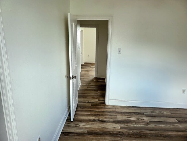 Building Photo - 3517 Golden Dr