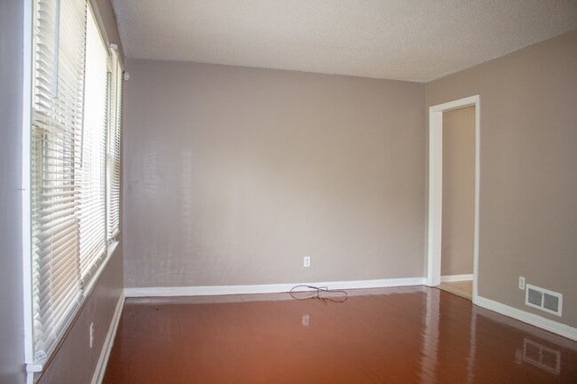 Foto del edificio - 8907 E 73rd St