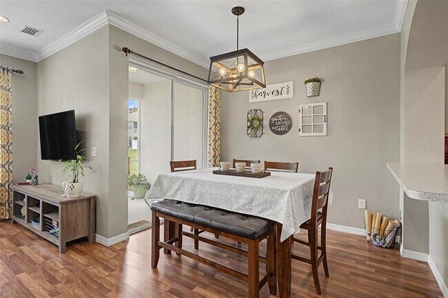 Building Photo - 2145 Park Crescent Dr