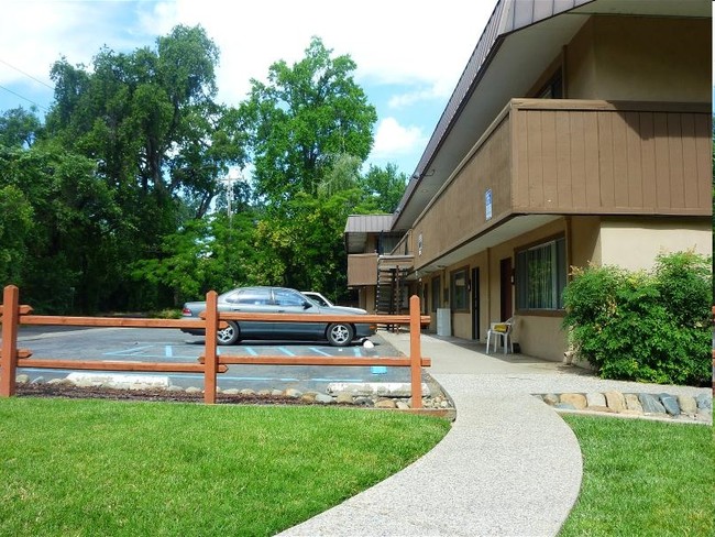 Building Photo - Campus Place Apartments