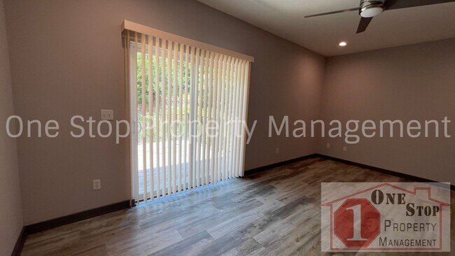 Foto del edificio - 3 Bedroom, 2.5 Bath Modern Townhome in Nor...