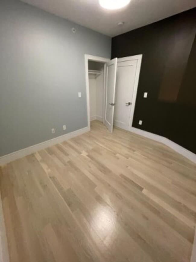 Renovated 3 Bed/2 Bath Right In The Heart Of Washington Square! - Renovated 3 Bed/2 Bath Right In The Heart Of Washington Square! Apartment