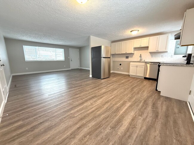 Building Photo - 501 Orangewood Dr