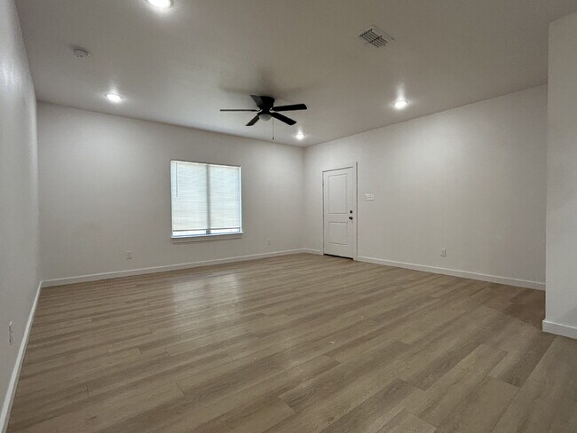 Foto del edificio - 5703 Kemper St