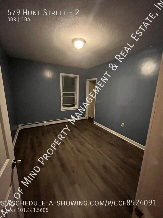 Building Photo - 3 Bed - 1 Bath on 2nd Floor for $1,650 per...