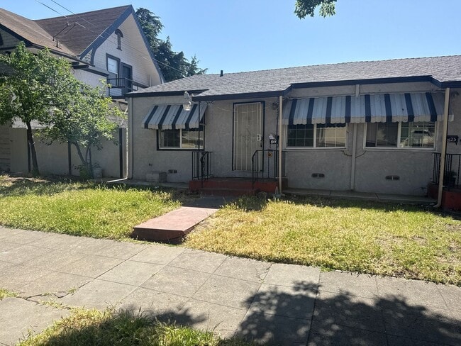 Foto del edificio - 817-823 Monroe St