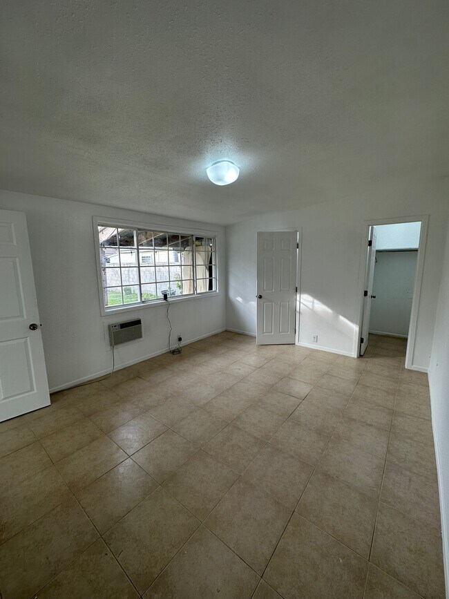 Building Photo - 3449 Caspian Ave