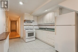 Building Photo - 261 Markham St