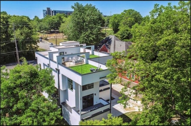 Building Photo - 536 Highland Ave NE