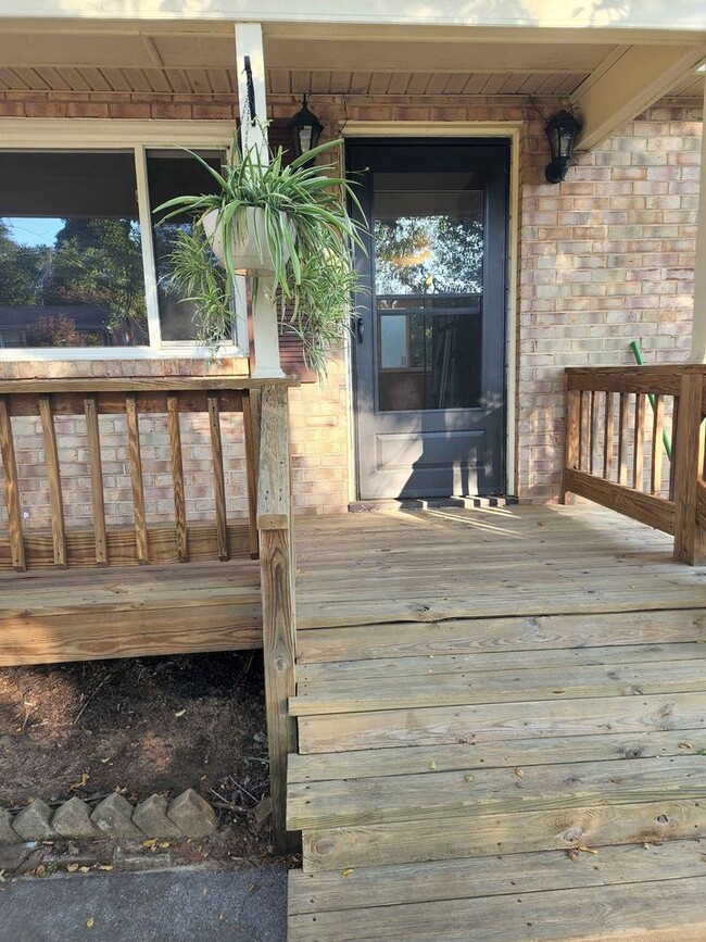 Building Photo - 2809 Creekwood Dr