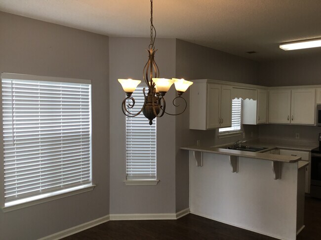 Building Photo - 805 Laurel Hill Cir